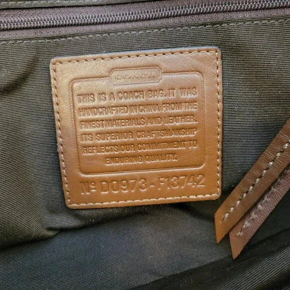 COACH Signature Pleated Shoulder tote in Brown/Beige. Perfect classic fall bag! - Picture 4 of 16